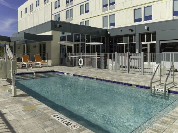 Imagen de la piscina del Hotel Aloft Gainesville University Area. Foto 18