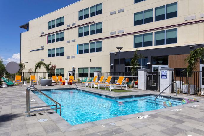 Imagen de la piscina del Hotel Aloft Glendale at Westgate. Foto 19