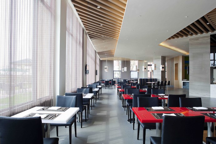 Imagen del bar/restaurante del Hotel Aloft Haiyang. Foto 5