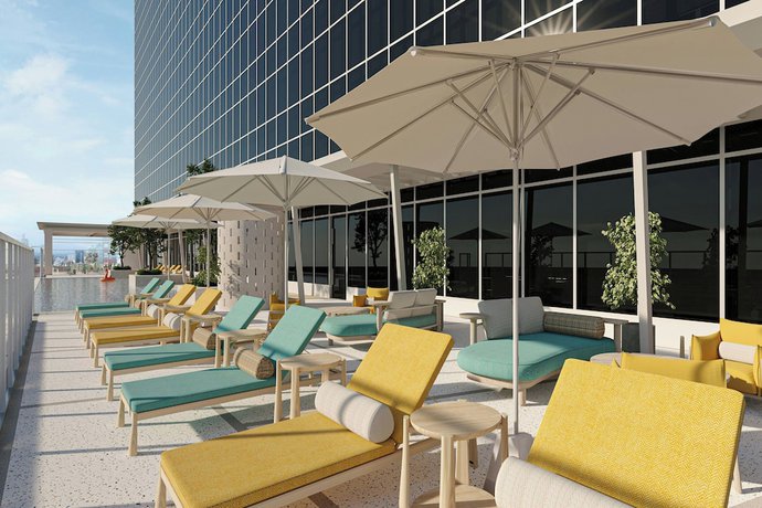 Imagen de la piscina del Hotel Aloft Jakarta Kebon Jeruk. Foto 16