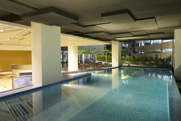 Imagen de la piscina del Hotel Aloft Jakarta Wahid Hasyim. Foto 19