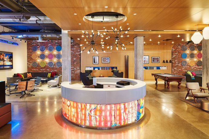 Imagen de los interiores del Hotel Aloft Louisville Downtown. Foto 19