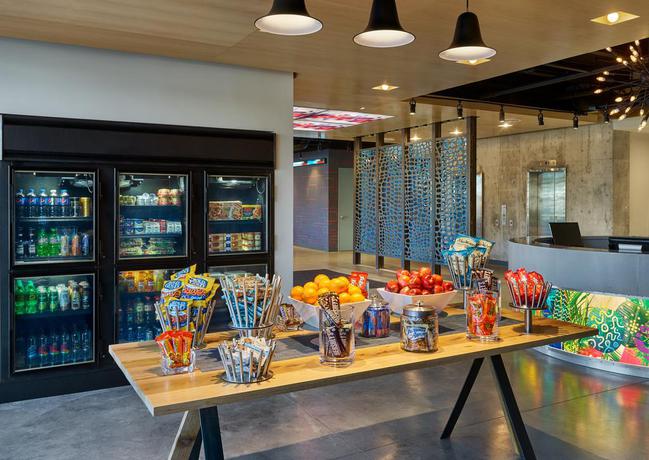 Imagen de los interiores del Hotel Aloft Miami Airport. Foto 13