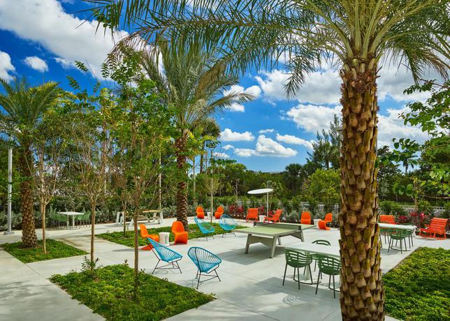 Imagen de los exteriores del Hotel Aloft Miami Airport. Foto 11