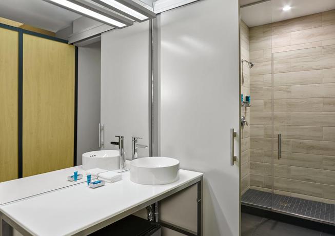 Imagen de la habitación del Hotel Aloft Miami Airport. Foto 9