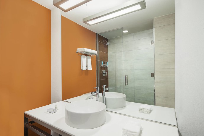 Imagen de la habitación del Hotel Aloft Miami Dadeland. Foto 14