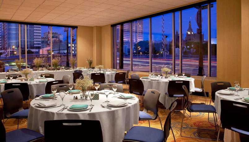 Imagen del bar/restaurante del Hotel Aloft Milwaukee Downtown. Foto 3