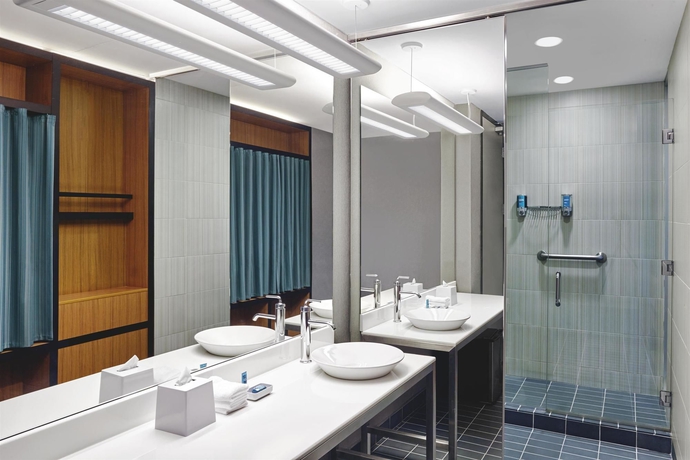 Imagen de la habitación del Hotel Aloft Montreal Airport. Foto 10