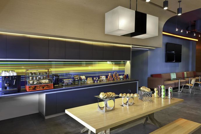 Imagen del bar/restaurante del Hotel Aloft Nanhai Foshan. Foto 5