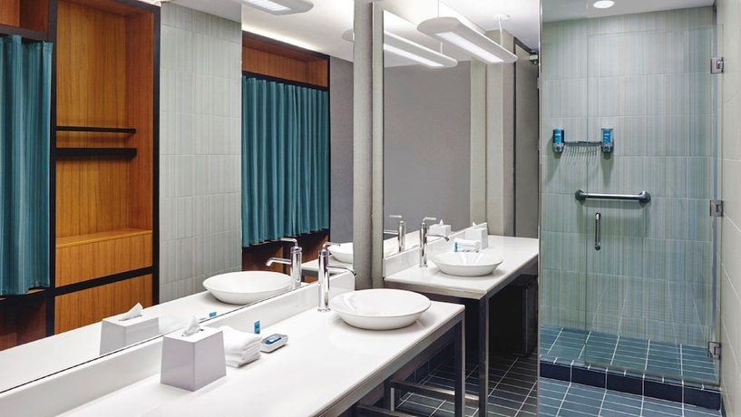 Imagen de la habitación del Hotel Aloft New York LaGuardia Airport. Foto 4