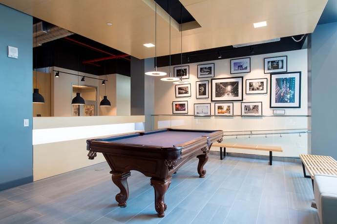 Imagen de los interiores del Hotel Aloft New York LaGuardia Airport. Foto 10