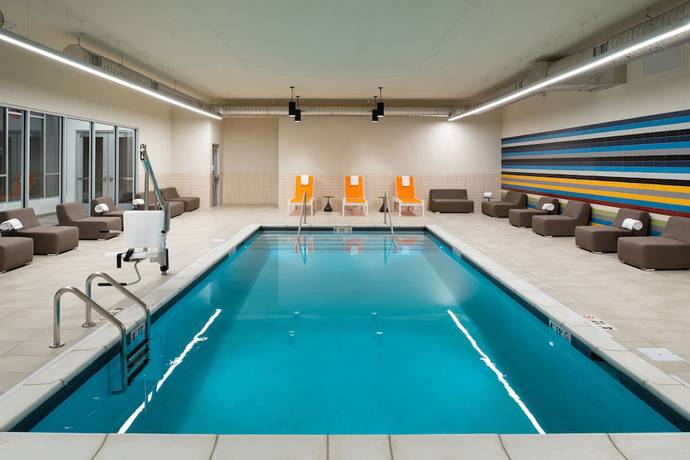 Imagen de la piscina del Hotel Aloft North Kansas City. Foto 20