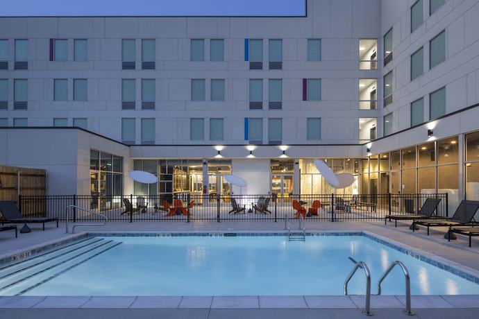 Imagen de la piscina del Hotel Aloft Oklahoma City Quail Springs. Foto 17