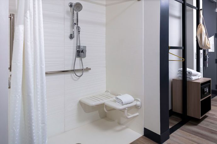 Imagen de la habitación del Hotel Aloft Orlando Lake Buena Vista. Foto 8