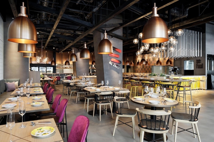 Imagen del bar/restaurante del Hotel Aloft Osaka Dojima. Foto 7