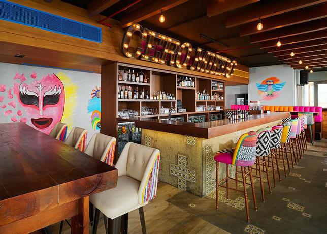 Imagen del bar/restaurante del Hotel Aloft Palm Jumeirah. Foto 7