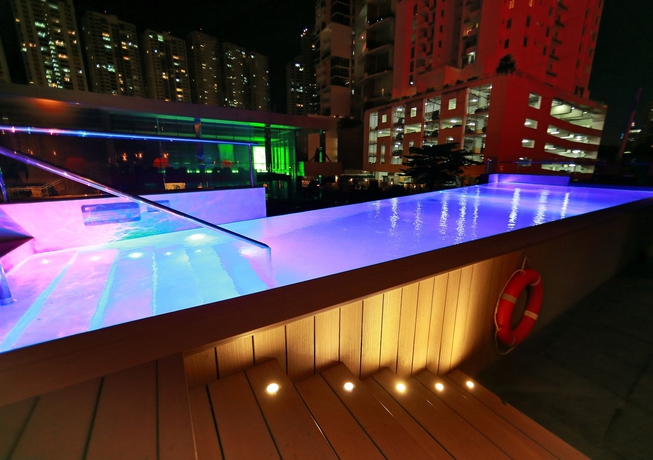 Imagen de la piscina del Hotel Aloft Panama. Foto 16