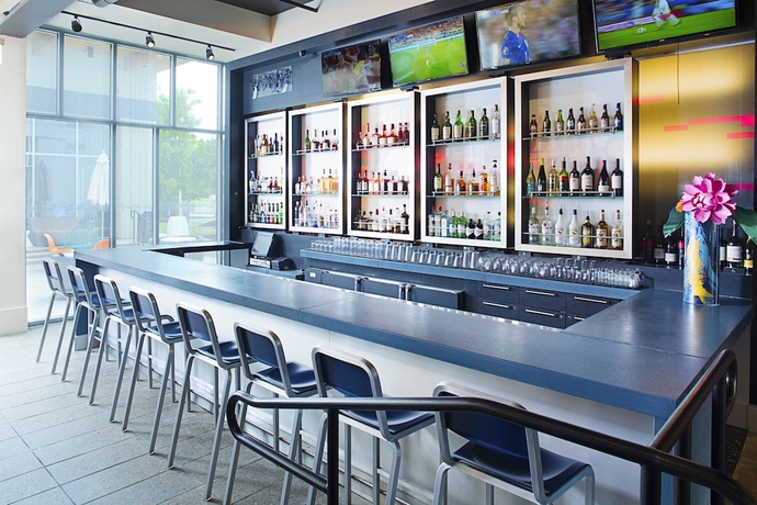 Imagen del bar/restaurante del Hotel Aloft Philadelphia Airport. Foto 7