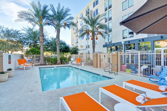 Imagen de la piscina del Hotel Aloft Phoenix Airport. Foto 20