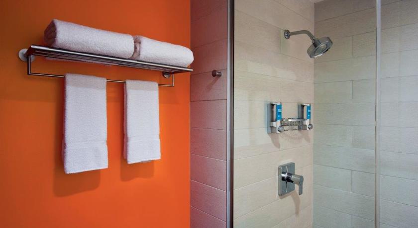 Imagen de la habitación del Hotel Aloft Raleigh-durham Airport Brier Creek. Foto 8