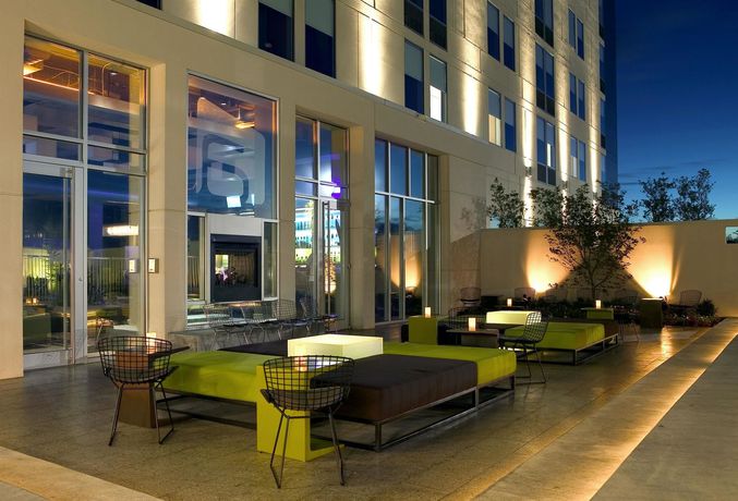 Imagen de los interiores del Hotel Aloft Rogers - Bentonville. Foto 9
