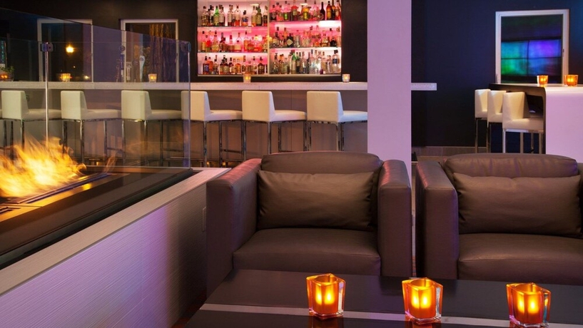 Imagen del bar/restaurante del Hotel Aloft San Jose Cupertino. Foto 6