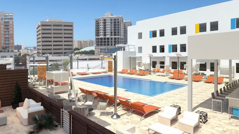 Imagen de la piscina del Hotel Aloft Sarasota. Foto 19
