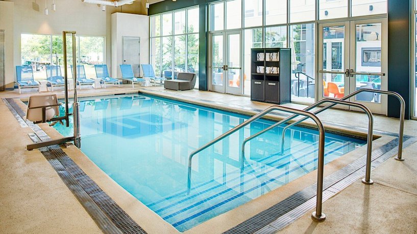 Imagen de la piscina del Hotel Aloft Savannah Downtown Historic District. Foto 13