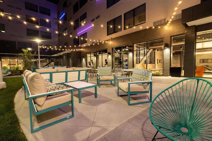 Imagen de la piscina del Hotel Aloft St. Louis Cortex. Foto 20