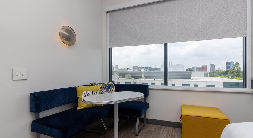 Imagen de la habitación del Hotel Aloft St. Louis Cortex. Foto 12