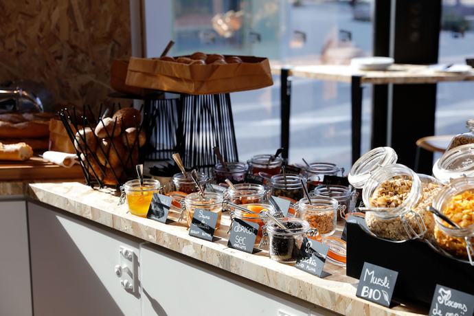 Imagen del bar/restaurante del Hotel Aloft Strasbourg Etoile. Foto 4