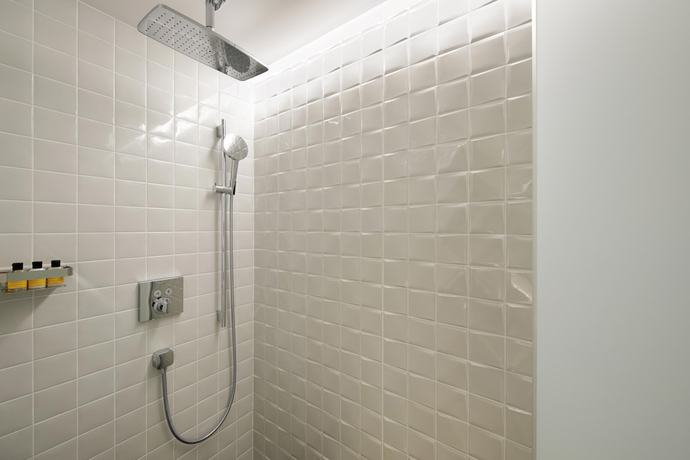 Imagen de la habitación del Hotel Aloft Tokyo Ginza. Foto 6