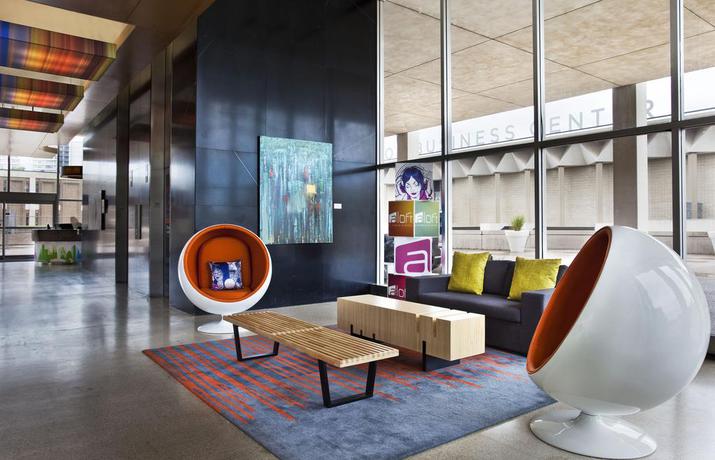 Imagen de los interiores del Hotel Aloft Tulsa Downtown. Foto 8