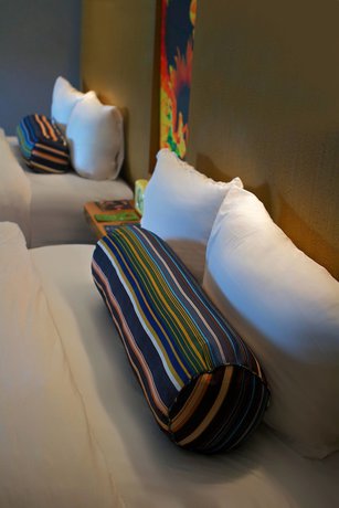Imagen de la habitación del Hotel Aloft Tulsa. Foto 2