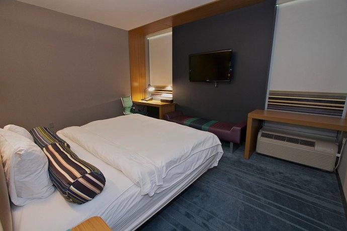 Imagen de la habitación del Hotel Aloft Tulsa. Foto 4