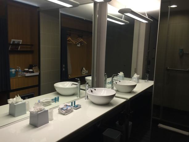 Imagen de la habitación del Hotel Aloft Tulsa. Foto 7