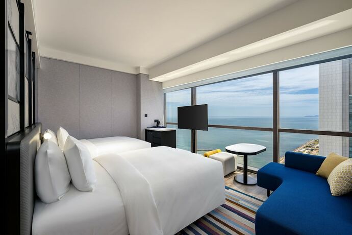 Imagen de la habitación del Hotel Aloft Yantai. Foto 16
