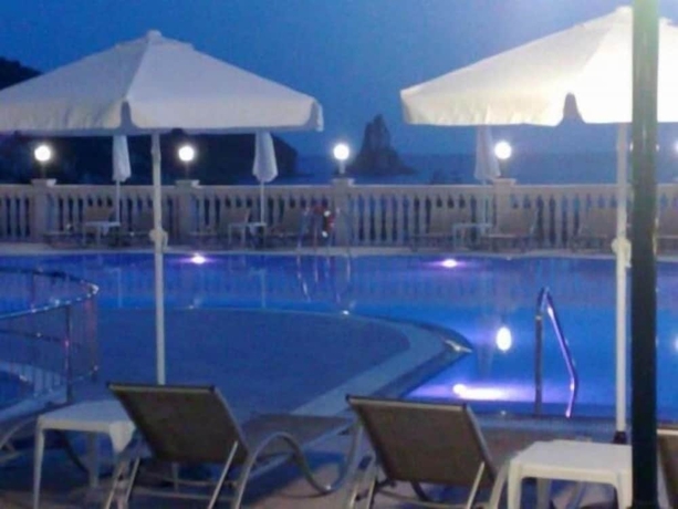 Imagen de la piscina del Hotel Aloha, Agios Gordios. Foto 15