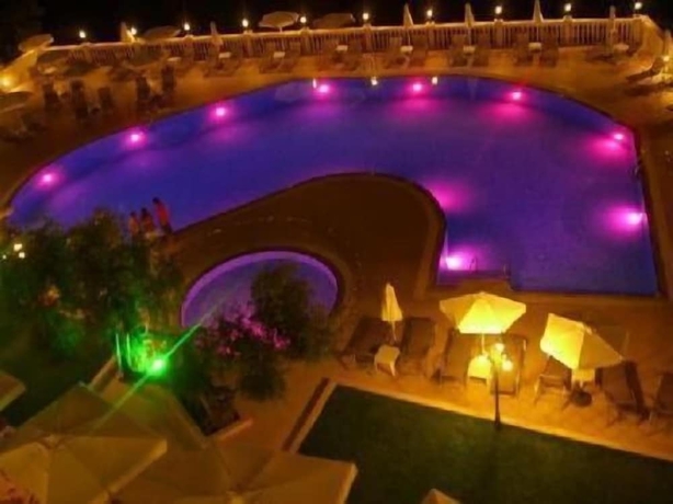 Imagen de la piscina del Hotel Aloha, Agios Gordios. Foto 16