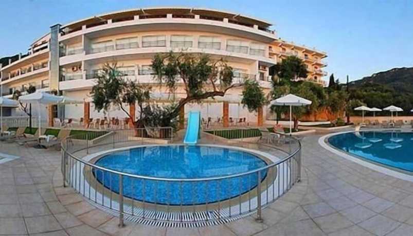 Imagen de la piscina del Hotel Aloha, Agios Gordios. Foto 17