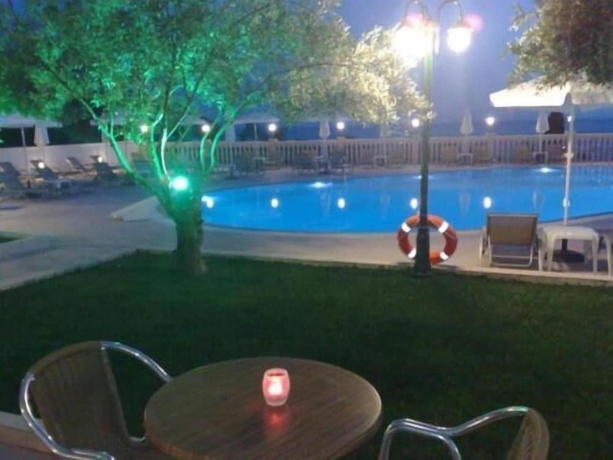 Imagen de la piscina del Hotel Aloha, Agios Gordios. Foto 18