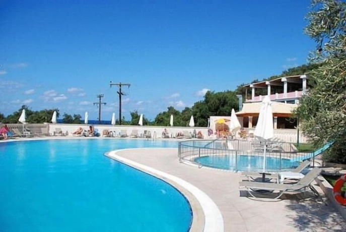 Imagen de la piscina del Hotel Aloha, Agios Gordios. Foto 19