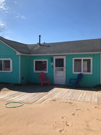 Imagen de la habitación del Hotel Aloha Beach Club Resort. Foto 17