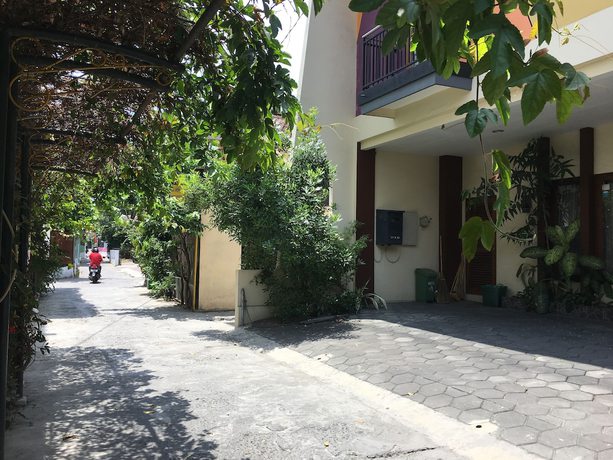 Imagen de los exteriores del Hotel Aloha, Jogjakarta. Foto 17