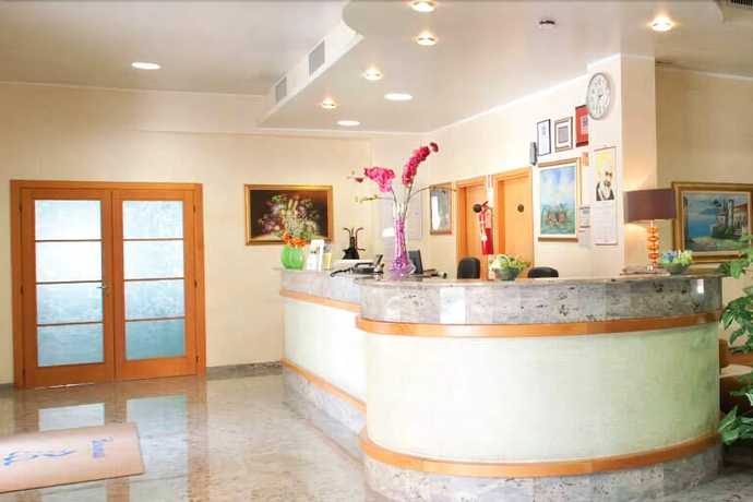 Imagen de los interiores del Hotel Aloha Park. Foto 12