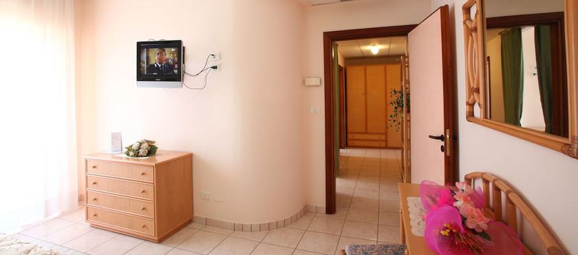 Imagen de la habitación del Hotel Aloha Park. Foto 10