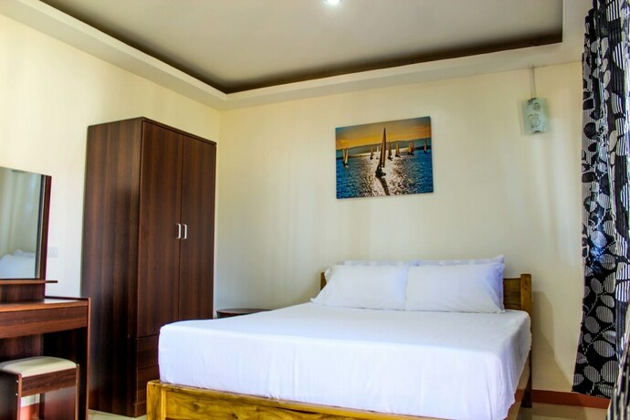 Imagen de la habitación del Hotel Aloha Seaside Resort. Foto 21