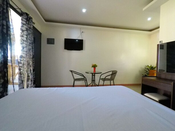 Imagen de la habitación del Hotel Aloha Seaside Resort. Foto 24