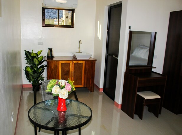 Imagen de la habitación del Hotel Aloha Seaside Resort. Foto 25