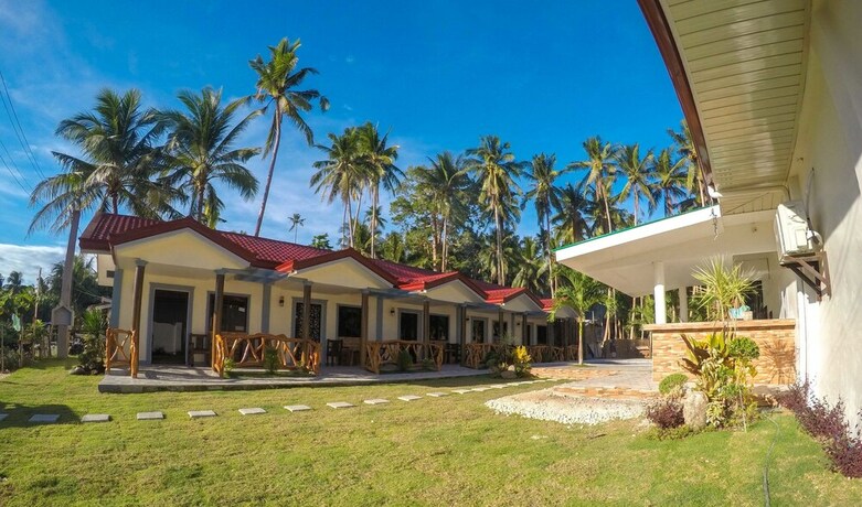 Imagen de los exteriores del Hotel Aloha Seaside Resort. Foto 29